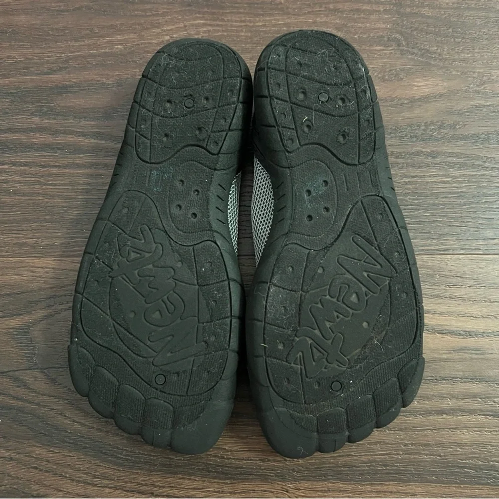 Newtz Kids Boys Girls WATER SHOES Size 2/3Y Green Blue Fish Swimming Lake River